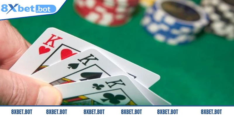 Bài ba lá là một trò chơi sử dụng bộ bài Tây 52 lá quen thuộc, hấp dẫn